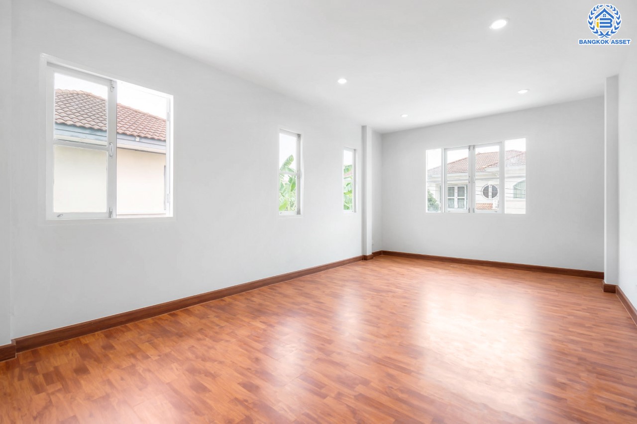 บ้านมือสองตกแต่งใหม่ แบรนด์ LH ม.ชัยพฤกษ์ บางใหญ่-เซ็นทรัลเวสต์เกต ตอบโจทย์ทุกการอยู่อาศัย เนื้อที่ 56.4 ตร.ว. ฟังก์ชัน 3 ห้องนอน 2 ห้องน้ำ 2 ที่จอดรถ บนทำเลดีที่สุด! ใกล้เซ็นทรัลเวสต์เกต ทางด่วน "กาญจนาภิเษก" และเพียง 10 นาที ถึง MRT "สถานีคลองบางไผ่"